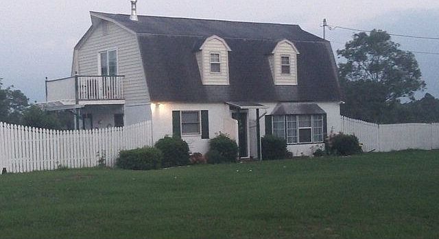 2nd image of 307 Oakwood Cir NE