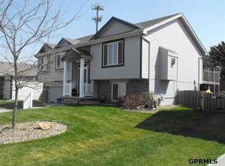 613 Tupelo Ln, Papillion, NE 68133