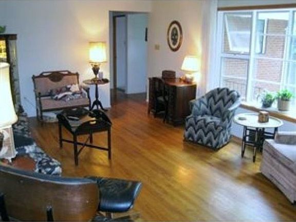 4th image of 105 Piper Dr