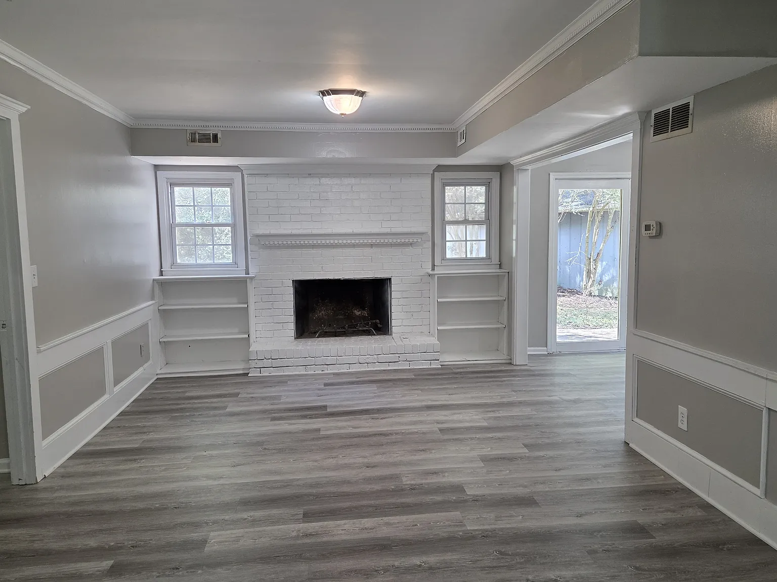 4 bed, 2.5 bath, 1950 sqft, $2,090 — Photo 2