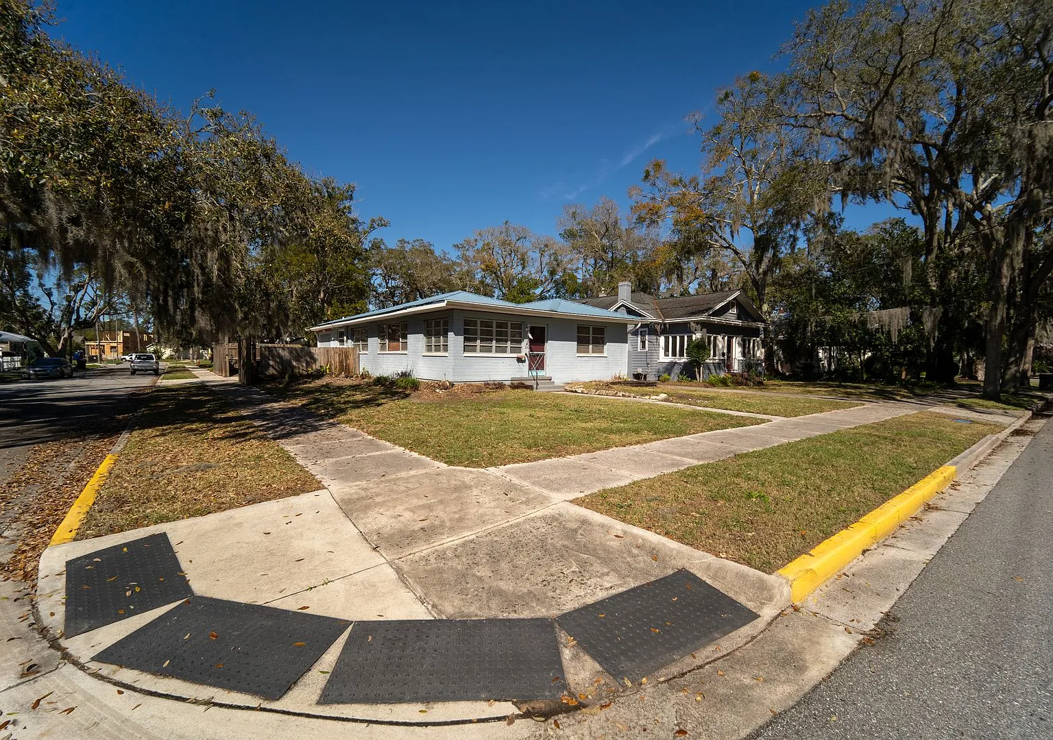 Charming 1950s 3/2 Single Family Home — Photo 3