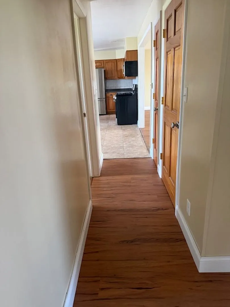 Beautiful 3BR home ten minutes from Bloomington with large lot. Recently refurbished and modernized — Photo 3