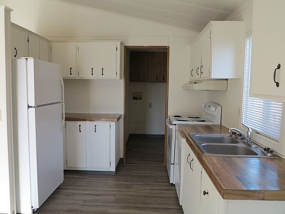 5th image of 840 W 1st St Trailer 12