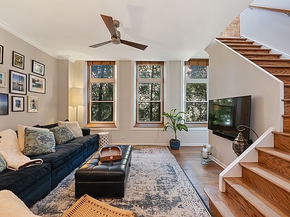 4th image of 1021 W Barry Ave #4