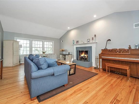 5th image of 33 Claudet Way