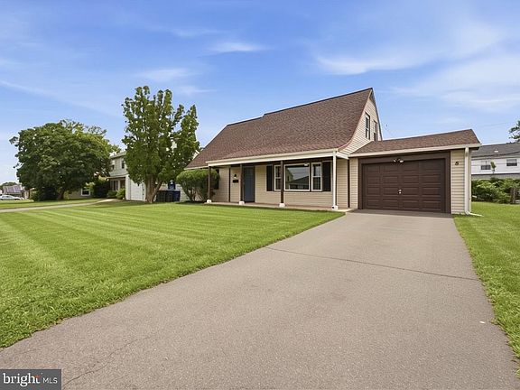 2nd image of 8 Marboro Ln