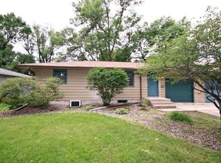 854 Maple St NE, Hutchinson, MN 55350