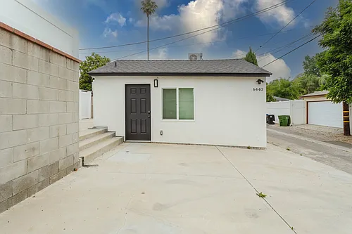 6440 Lindley Ave Photo 1