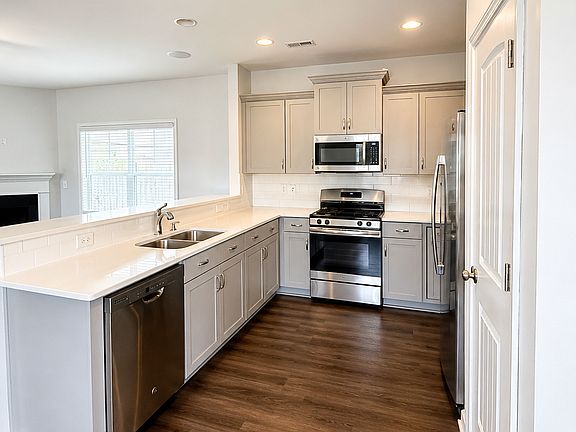 3rd image of 605 S Pinewalk Way