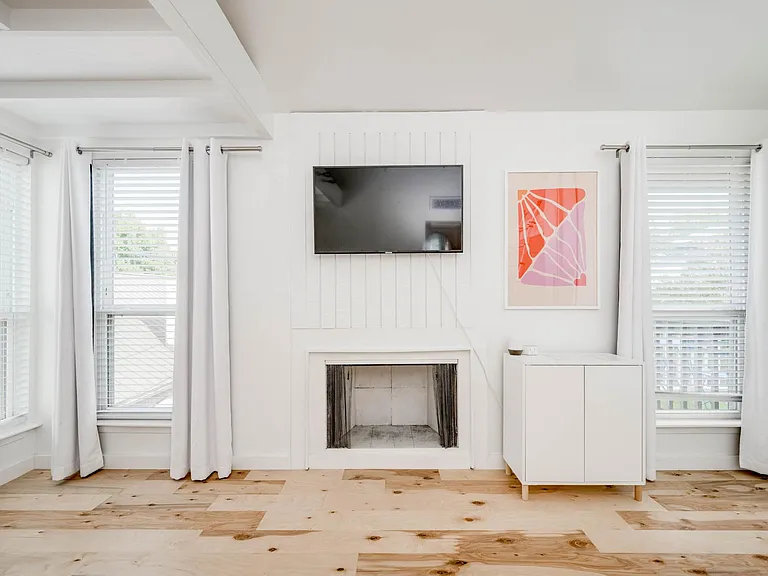 1000 W 26th St #208 — Photo 6