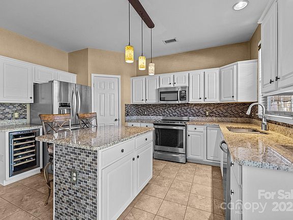 3rd image of 2808 Thornbush Ct