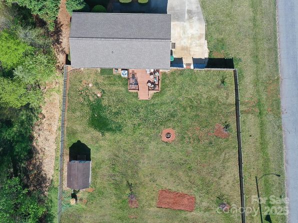 2263 Starbrooke Dr, Newton, NC 28658