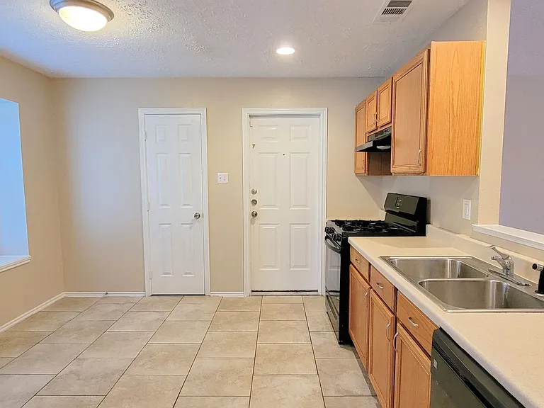 19407 Spanish Needle Dr — Photo 9
