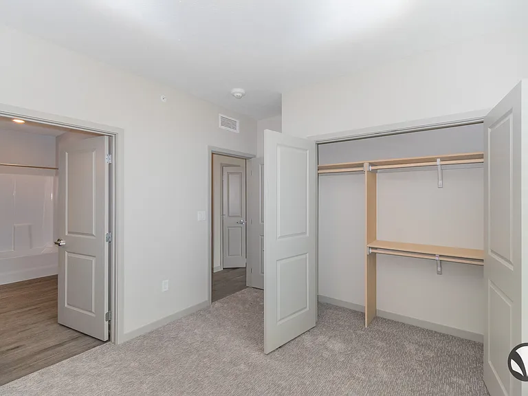 Chateau at Yankee Hill Apartments — Photo 82