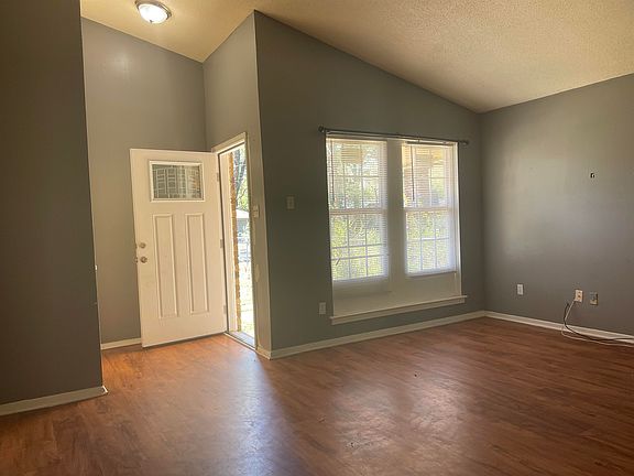 3rd image of 3312 Powell Ave