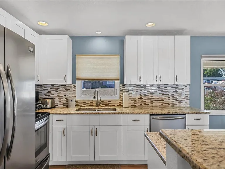 3425 Fairview Dr — Photo 15