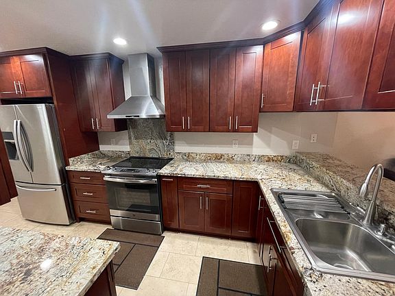 Granite Counter Top/ Kitchen Cabinets