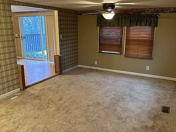 5th image of 1279 Holiday Ln