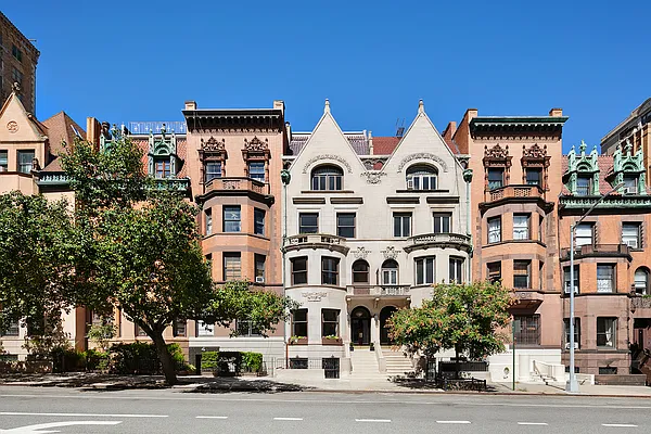 Sold by Compass | media 31