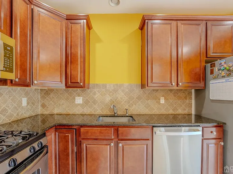 2474 N Canterbury Ln — Photo 18