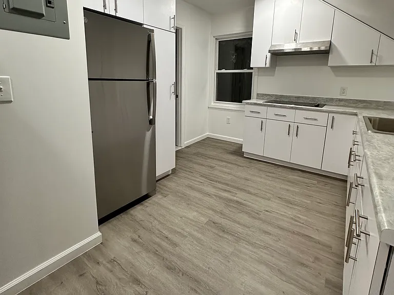 440 E 19th St #5 — Photo 3