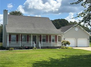 5884 E 950th Ave, Altamont, IL 62411