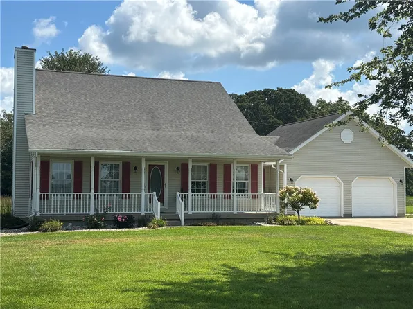 5884 E 950th Ave, Altamont, IL 62411