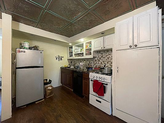 4th image of 3211 38th Ave #1