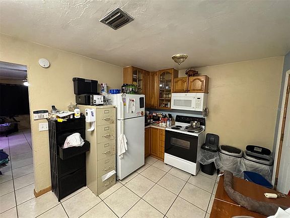 4th image of 6025 SW 11th Pl