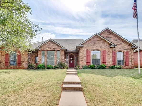 2204 Pine View Ter, Edmond, OK 73003