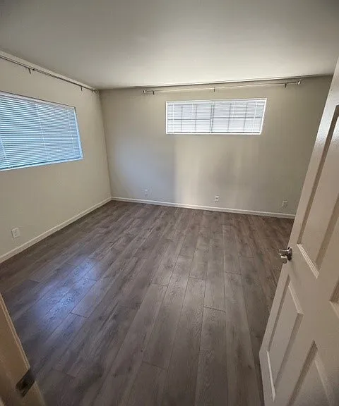 18435 Keswick St #13 — Photo 15
