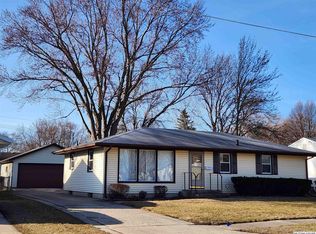 913 13th St SE, Mason City, IA 50401