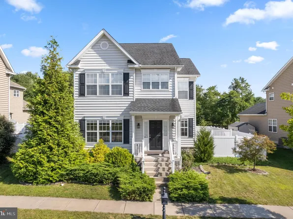 2013 Sunnyvale Dr, Pennsburg, PA 18073