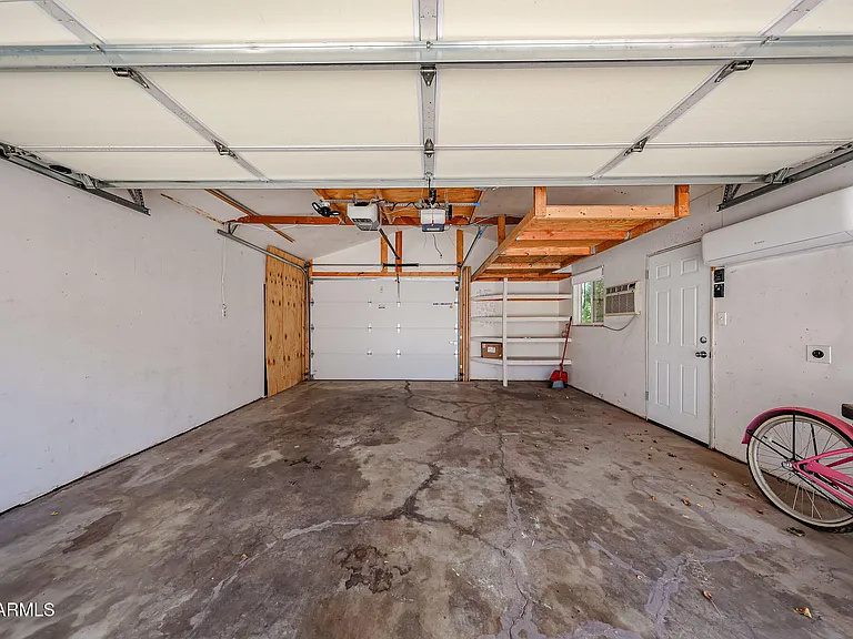 1317 W Holly St — Photo 38