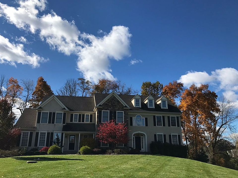 2nd image of 1735 Chantilly Ln