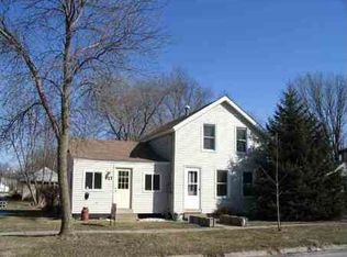 417 7th St SW, Waverly, IA 50677