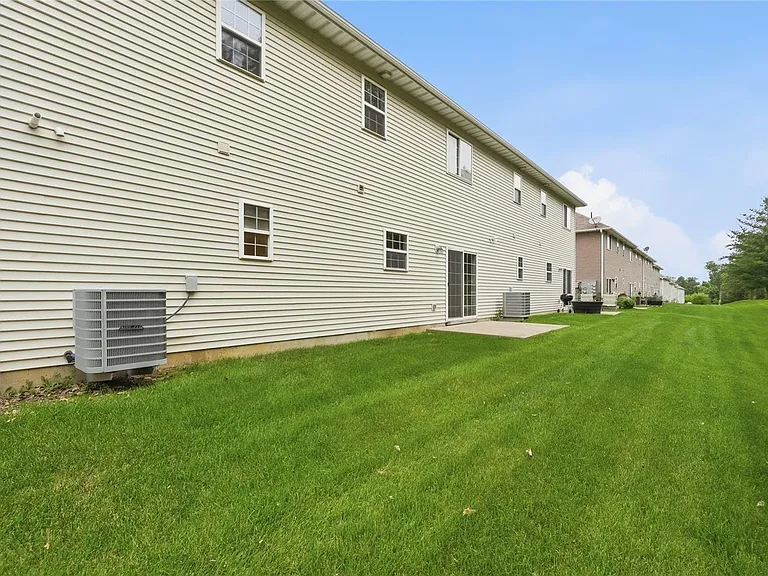 1694 Burr Dr — Photo 16