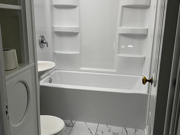 4th image of 834 S 23rd St