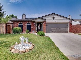 514 Hollyberry Dr, Mansfield, TX 76063