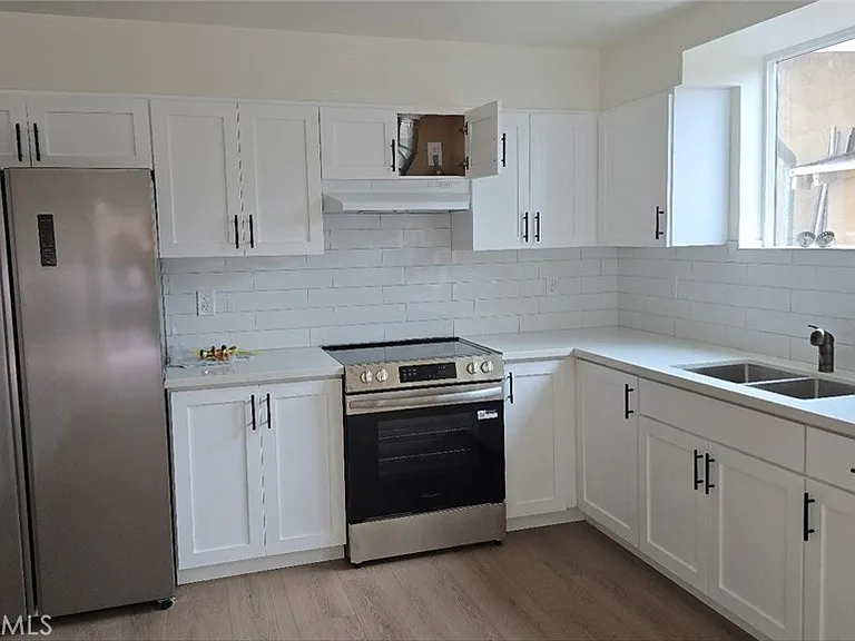837 E 33rd 1/2 Los #1/2 — Photo 9