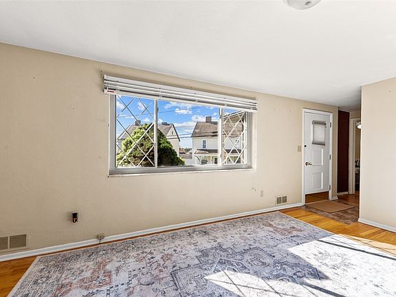 5th image of 100 Homestead Ave