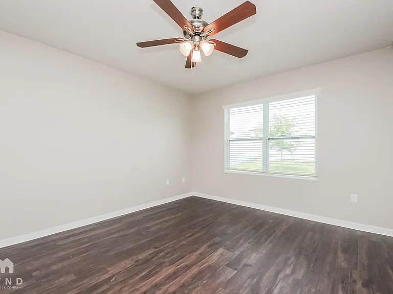 1461 Powell Ln — Photo 7