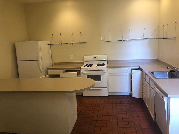 5th image of 840 Fell St