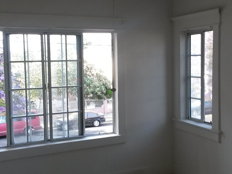 1st image of 1002 E 42nd Pl #A