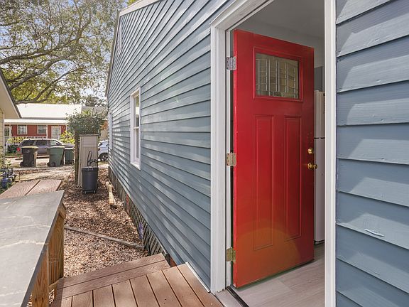 2nd image of 612 E Duffy St #612