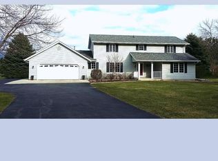 621 N Reddelien Rd, Oconomowoc, WI 53066