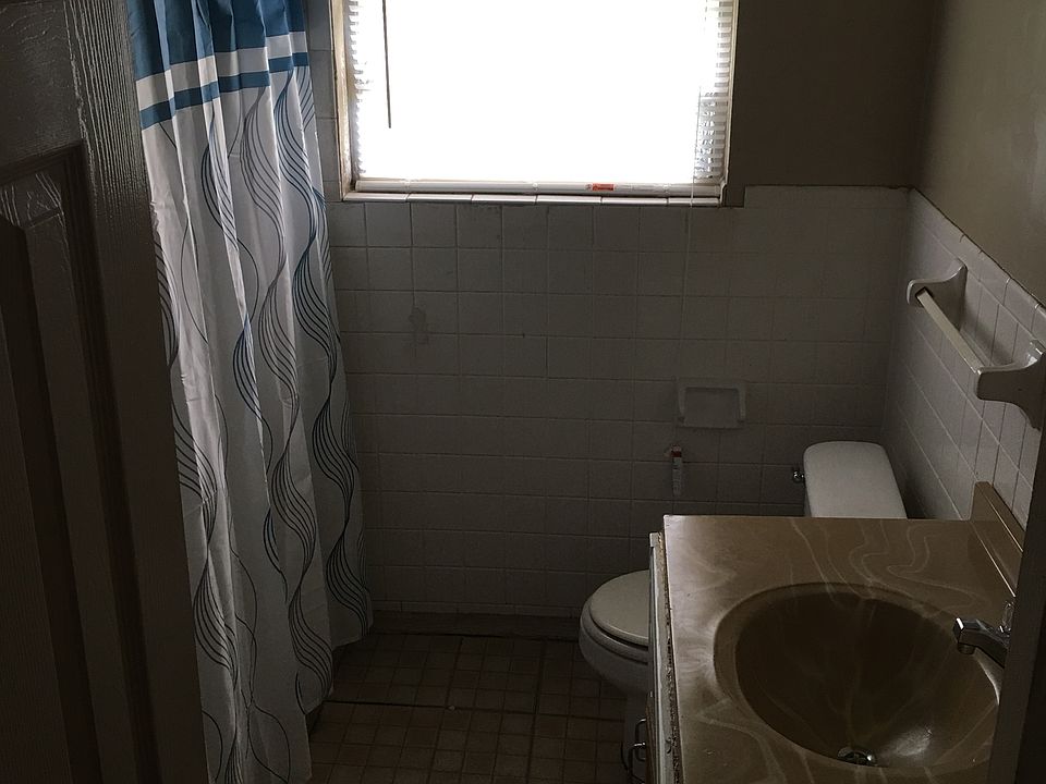 2nd image of 405 Smart St