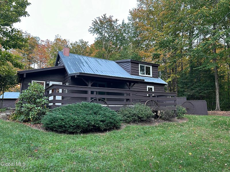 2nd image of 121 Hogtown Road