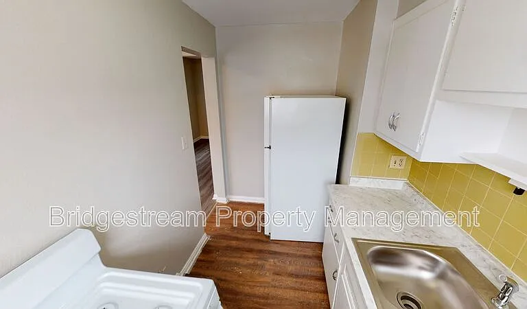619 Gainsborough Rd #4 — Photo 3