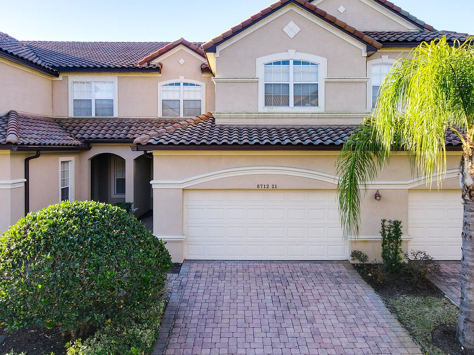Front View w/ 2 Car Garage